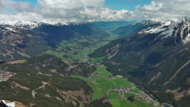 Vadideki Köy Avusturya Alpleri Ndeki Dağ Manzarası Avusturya — Stok video