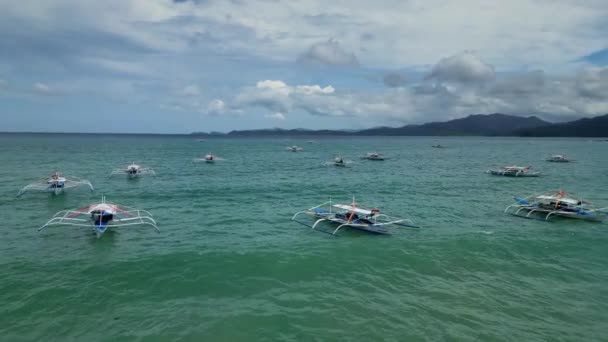 Vzduch Kolem Pohledu Pláž Tradiční Filipínské Lodě Moři Tropická Krajina — Stock video