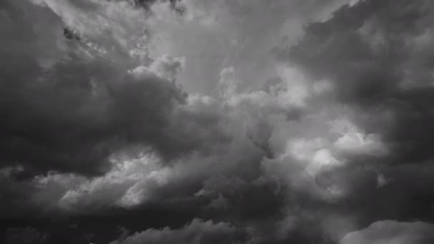 Грозовые Тучи Много Молний Время Грозы Драматические Облака Движутся Быстро — стоковое видео