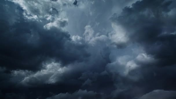 Stormwolken Veel Bliksem Tijdens Een Onweersbui Dramatische Wolken Bewegen Snel — Stockvideo
