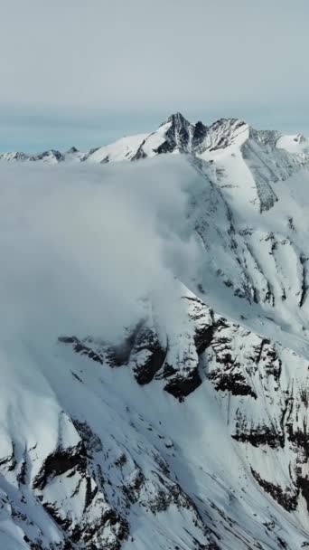 Luchtfoto Van Sneeuw Bergketen Landschap Met Bewegende Wolken Alpen Oostenrijk — Stockvideo