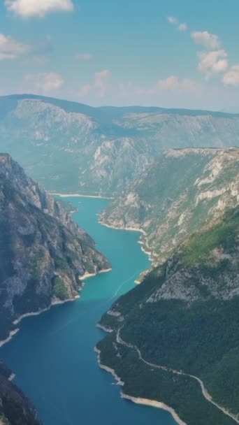 Вид Воздуха Красивый Каньон Реки Пива Водохранилищем Пива Pivsko Jezero — стоковое видео
