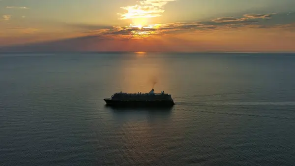 Luchtzicht Het Cruiseschip Bij Zonsondergang Landschap Met Cruiseschip Adriatische Zee — Stockfoto