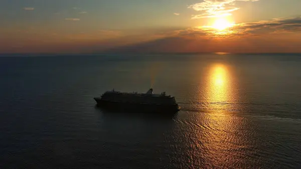 Luchtzicht Het Cruiseschip Bij Zonsondergang Landschap Met Cruiseschip Adriatische Zee — Stockfoto