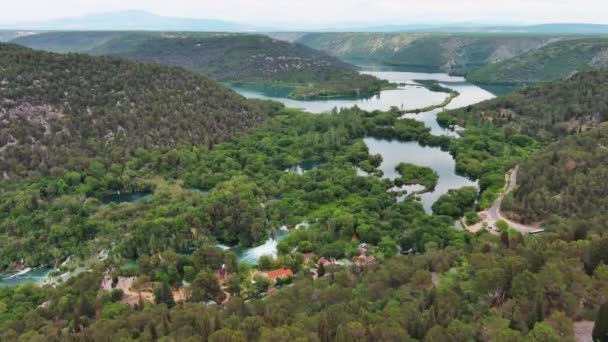 Vista Aérea Del Hermoso Parque Nacional Krka Follaje Verde Agua — Vídeos de Stock