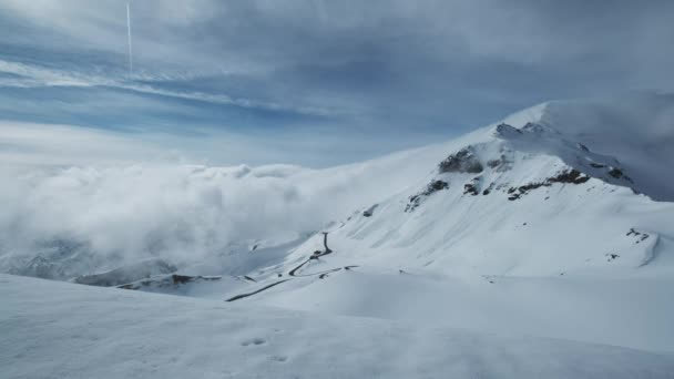 Kar Bulutlarda Grossgloknershtrasse Grossglokner Yakınlarındaki Yüksek Dağ Yolu Avusturya Alplerinde — Stok video