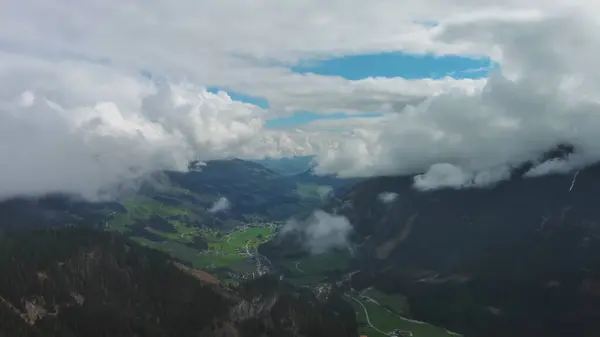 Luftfoto Landsby Dal Bjerg Østrigske Alper Østrig - Stock-foto