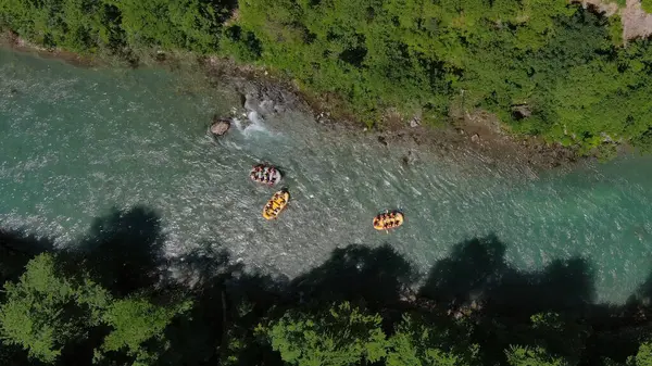 Luftaufnahme Von Raftingbooten Auf Dem Türkisfarbenen Gebirgsfluss Tara Schlucht Montenegro — Stockfoto