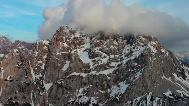 Letecký Pohled Vysoké Hory Mraky Národním Parku Triglav Při Západu — Stock video