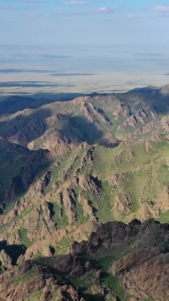 Αεροφωτογραφία Του Τοπίου Των Βουνών Στο Yol Valley Μογγολία Κάθετη — Αρχείο Βίντεο