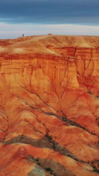 Tsagaan Suvarga Desenli Renkli Kanyonların Etrafındaki Hava Manzarası Gün Doğumunda — Stok video