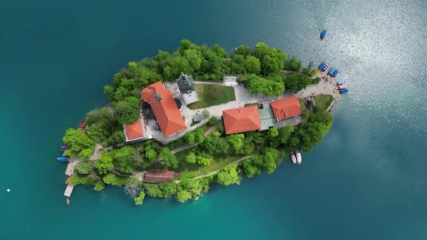 Паломническая Церковь Успения Марии Небольшом Острове Озеро Блед Словения — стоковое видео