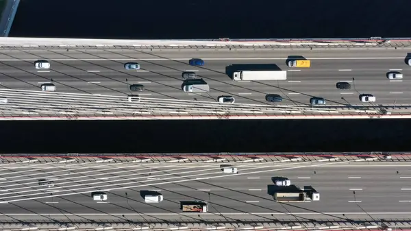 Pemandangan Atas Udara Jembatan Kabel Dengan Mobil Petersburg Stok Gambar Bebas Royalti