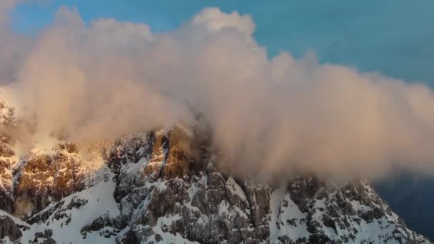 Вид Воздуха Высокие Горы Облака Триглавском Национальном Парке Закате Юлианские — стоковое видео