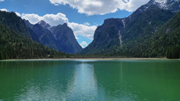 Vue Aérienne Lac Alpin Lago Dobbiaco Dans Les Dolomites Cortina — Video