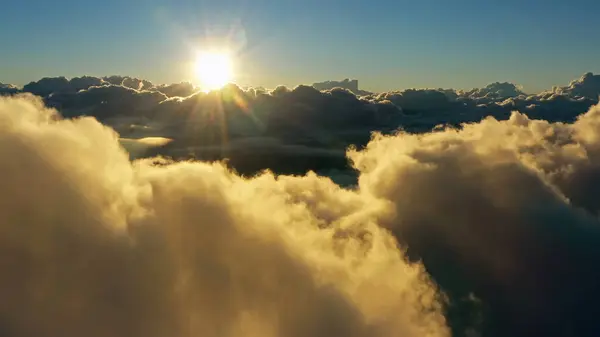 Terbang Atas Awan Pemandangan Udara Awan Dan Matahari Pagi Traveling Stok Foto