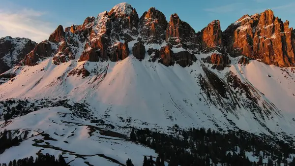 Vista Aérea Increíbles Montañas Rocosas Nieve Amanecer Dolomitas Italia Fotos de stock libres de derechos