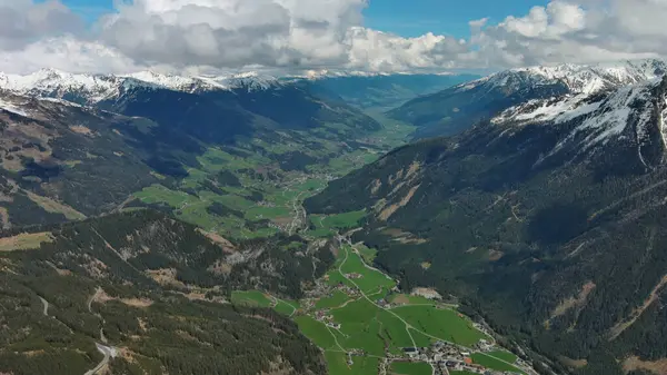 Pemandangan Udara Desa Lembah Dan Gunung Pegunungan Alpen Austria Austria Stok Lukisan  