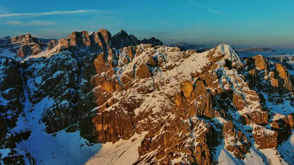 Vista Aérea Increíbles Montañas Rocosas Nieve Amanecer Dolomitas Italia Fotos De Stock