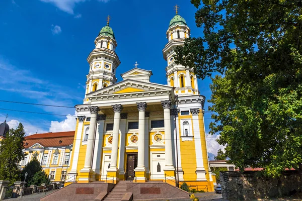 Fasada Budynku Świętego Krzyża Greckokatolickiej Katedry Użhorod Ukraina Barokowy Kościół — Zdjęcie stockowe