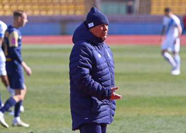 Uzhhorod, Ukrayna - 12 Mart 2023: Dinamo Kyiv teknik direktörü Mircea Lucescu, Ukrayna 'nın Uzhhorod kentindeki Avanhard stadyumunda SC Dnipro-1' e karşı oynanan VBET Premier League maçı sırasında görev başında