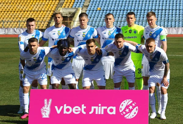 Uzhhorod ウクライナ 2023年3月12日 ダイナモキエフの選手は ウクライナのUzhhorodのAvanhardスタジアムでSc Dnipro 1に対するVbetウクライナプレミアリーグの試合前にグループ写真のポーズ — ストック写真