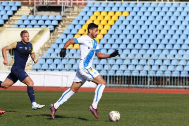 Uzhhorod, Ukrayna - 12 Mart 2023: Dinamo Kyiv 'den Eric Ramirez, Uzhhorod' daki Avanhard Stadyumu 'nda SC Dnipro-1' e karşı oynanan VBET Ukrayna Premier Ligi maçında saldırdı