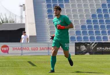 Uzhhorod, Ukrayna - 27 Ağustos 2023: Zorya Luhansk 'ın kalecisi Mykyta Turbaievskyi, Ukrayna' nın Uzhhorod kentindeki Minaj Arena 'da oynanan VBET Ukrayna Premier Ligi karşılaşmasında görev aldı