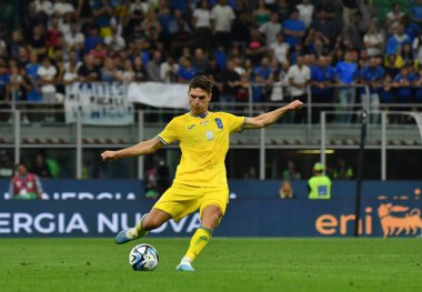 Milan, İtalya - 11 Eylül 2023: Ukraynalı Georgiy Sudakov, UEFA EURO 2024 ön eleme maçı sırasında Milano 'daki Stadio San Siro' da İtalya-Ukrayna maçında görev yaptı. Ukrayna 1-2 kaybetti