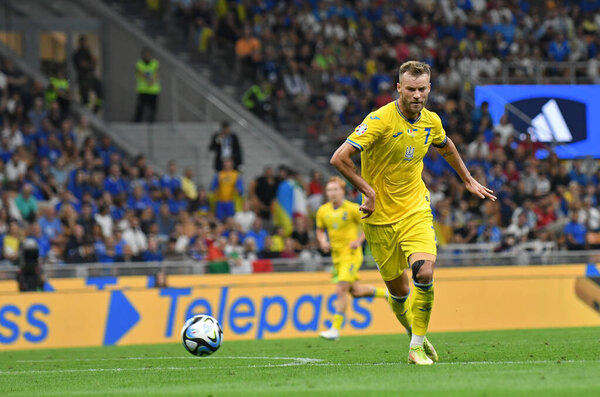 Милан, Италия - 11 сентября 2023 года: Андрей Ярмоленко забил гол во время отборочного матча Евро-2024 Италия - Украина на стадионе Сан-Сиро в Милане. Украина проиграла 1: 2