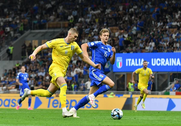 stock image Milan, Italy - September 11, 2023: Artem Dovbyk of Ukraine (L) fights for a ball with Giorgio Scalvini of Italy during their UEFA EURO 2024 Qualifying game at Stadio San Siro. Italy won 2-1