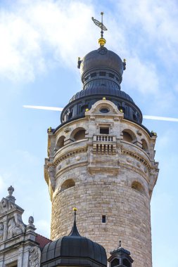 Neuer Rathausturm - Saksonya, Almanya 'nın Leipzig şehrindeki Leipzig Yeni Şehir Salonu' nun (Neues Rathaus) ana kulesi. Almanya 'nın en yüksek belediye kulesi (114.8 metre))