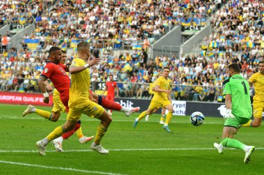 Wroclaw, Polonya - 9 Eylül 2023: İngiliz Kyle Walker (Kırmızılı) UEFA EURO 2024 eleme maçında Wroclaw 'daki Tarczynski Arena' da Ukrayna 'ya karşı gol attı. Oyun çizimi 1-1