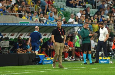 Wroclaw, Polonya - 9 Eylül 2023: Ukrayna teknik direktörü Serhiy Rebrov UEFA EURO 2024 eleme maçı sırasında Polonya 'nın Wroclaw kentindeki Tarczynski Arena' da oynanan Ukrayna maçı sırasında görev başında