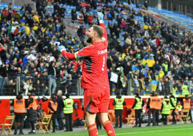 Leverkusen, Almanya - 20 Kasım 2023: İtalya kalecisi Gianluigi Donnarumma UEFA EURO 2024 'e Bayena Stadyumu' nda oynanan ön eleme maçı sonrasında İtalya 'nın tepkisi