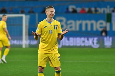 Leverkusen, Almanya - 20 Kasım 2023: Ukraynalı Oleksandr Zinchenko UEFA EURO 2024 ön eleme maçı sırasında Leverkusen 'deki Bayarena Stadyumu' nda oynuyordu. Oyun 0-0 berabere