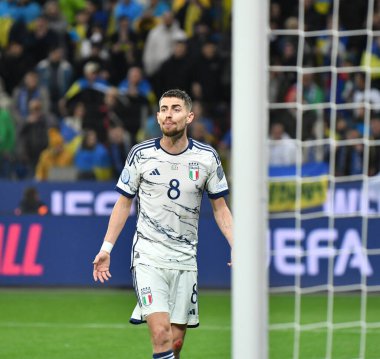 Leverkusen, Almanya - 20 Kasım 2023: Leverkusen 'deki Bayarena Stadyumu' nda oynanan UEFA EURO 2024 ön eleme maçı sırasında İtalya 'nın orta saha oyuncusu Jorginho' nun portresi. Oyun 0-0 berabere
