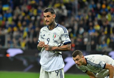 Leverkusen, Almanya - 20 Kasım 2023: Leverkusen 'deki Bayarena Stadyumu' nda oynanan UEFA EURO 2024 ön eleme maçı sırasında İtalya forveti Gianluca Scamacca 'nın portresi. Oyun 0-0 berabere