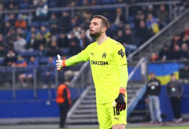 Hamburg, Almanya - 15 Şubat 2024: Marsilya kalecisi Pau Lopez, Almanya 'nın Hamburg kentindeki Shakhtar Donetsk' e karşı oynanan UEFA Avrupa Ligi maçında