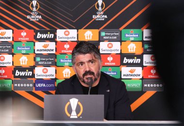 Hamburg, Almanya - 15 Şubat 2024: Marsilya teknik direktörü Gennaro Gattuso, Almanya 'nın Hamburg kentindeki Volkspark Stadyumu' nda oynanan UEFA Avrupa Ligi karşılaşması Shakhtar Donetsk - Marsilya maçından sonra basın toplantısına katıldı.