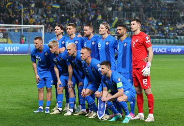 Wroclaw, Polonya - 26 Mart 2024: İzlanda Milli Takımı oyuncuları Wroclaw, Polonya 'daki Tarczynski Arena' da oynanan UEFA EURO 2024 play-off maçı öncesinde grup fotoğrafı için poz verdiler