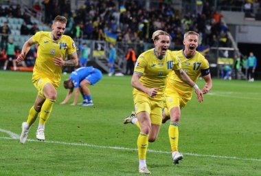 Wroclaw, Polonya - 26 Mart 2024: Ukraynalı Mykhailo Mudryk, Wroclaw 'daki Tarczynski Arena' da oynanan UEFA EURO 2024 play-off maçında attığı golü kutladı. Ukrayna 2-1 kazandı.