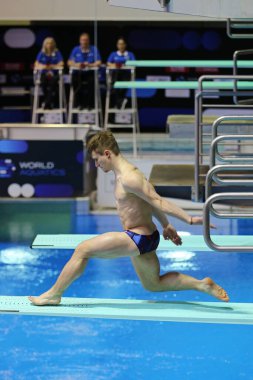 Berlin, Almanya - 24 Mart 2024: Büyük Britanya 'dan Jack Laugher, Dünya Sucul Dalgıçları Dünya Kupası 2024 Erkekler 3 m Springboard Finali' nde Almanya 'nın başkenti Berlin' de konser verdi.
