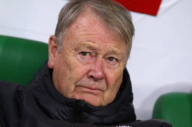 Wroclaw, Polonya - 26 Mart 2024: İzlanda teknik direktörü Fridtjof Hareide, Wroclaw, Polonya 'daki Tarczynski Arena' da oynanan UEFA 2024 play-off maçı sırasında