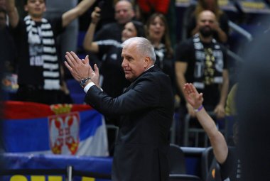 Berlin, Almanya - 4 Nisan 2024: Zeljko OBRADOVIC, Partizan Belgrad teknik direktörü, Türk Hava Yolları EuroLeague basketbol maçı Alba Berlin - Partizan Belgrad Uber Arena, Berlin