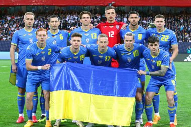 Nuremberg, Almanya - 3 Haziran 2024: Ukrayna Milli Takımı oyuncuları, Almanya 'nın Nuremberg kentindeki Max-Morlock-Stadion' da oynanan Friendly maçından önce grup fotoğrafı için poz verdiler