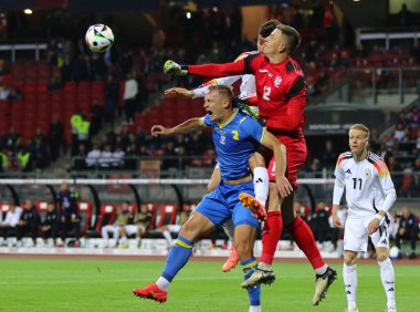 Nuremberg, Almanya - 3 Haziran 2024: Ukrayna kalecisi Anatoliy Trubin, Almanya 'nın Nuremberg kentindeki Max-Morlock-Stadion' da oynanan Friendly maçı sırasında görev başında