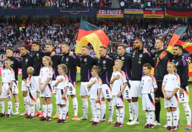 Nuremberg, Almanya - 3 Haziran 2024: Almanya Milli Takımı, Almanya 'nın Nuremberg şehrinde oynanan Ukrayna maçından önce Milli Marşı dinledi