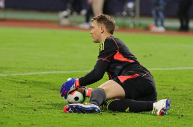Nuremberg, Almanya - 3 Haziran 2024: Almanya kalecisi Manuel Neuer Almanya 'nın Nuremberg kentindeki Max-Morlock-Stadion' da oynanan Friendly maçında görev aldı