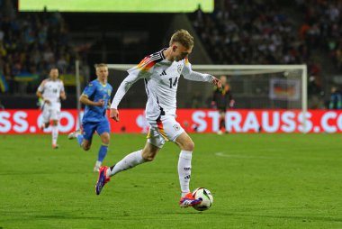 Nuremberg, Almanya - 3 Haziran 2024: Almanya 'dan Maximilian Beier, Almanya' nın Nuremberg kentinde oynanan Ukrayna maçında koştu.